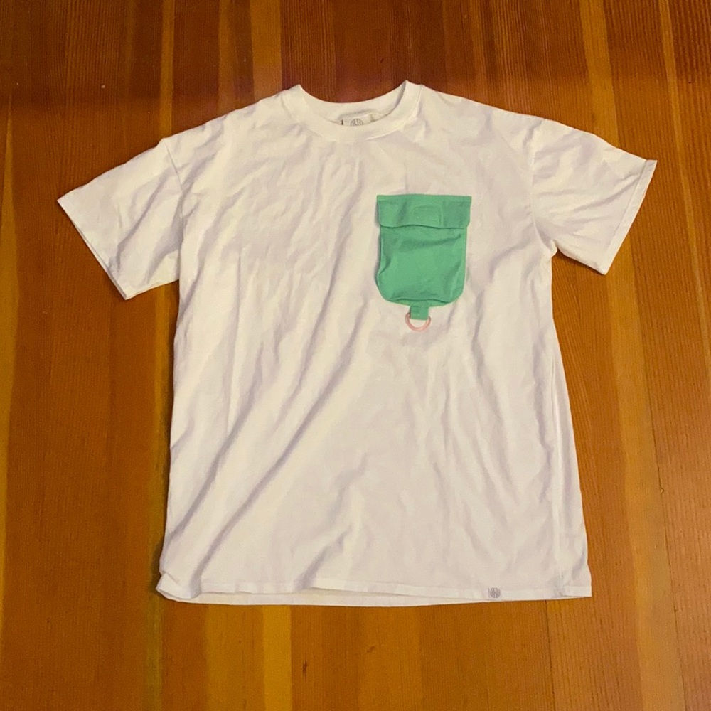 White tee shirt